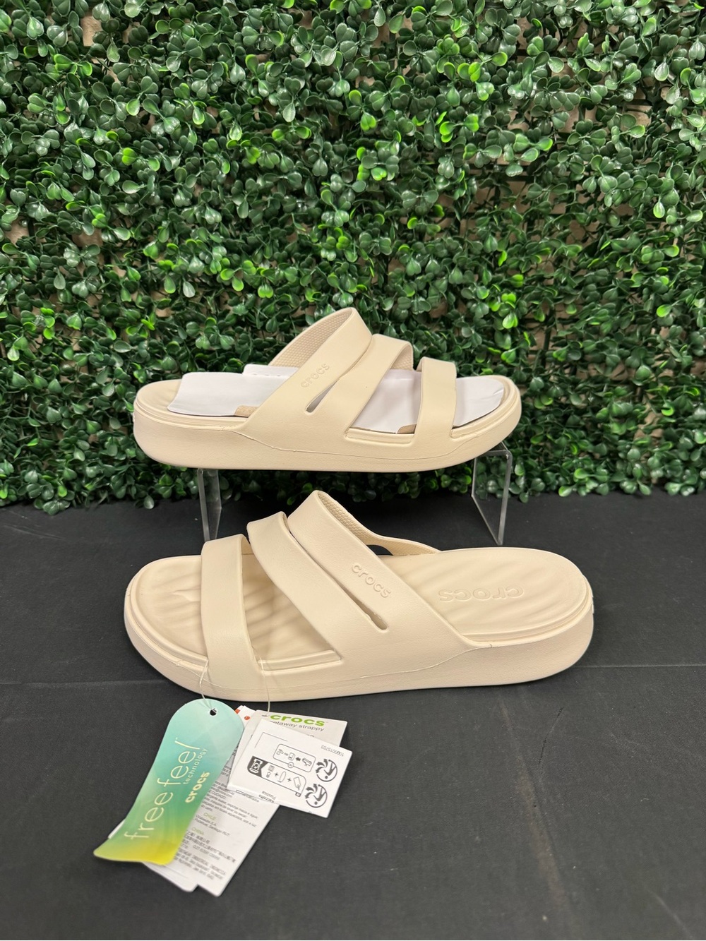 Crocs Getaway Strappy Sandal - Women’s 8